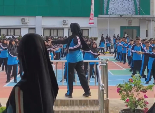 Irama Melayu Hingga Kewer-Kewer Semarakkan Lapangan MTsN 2 Kota Jambi