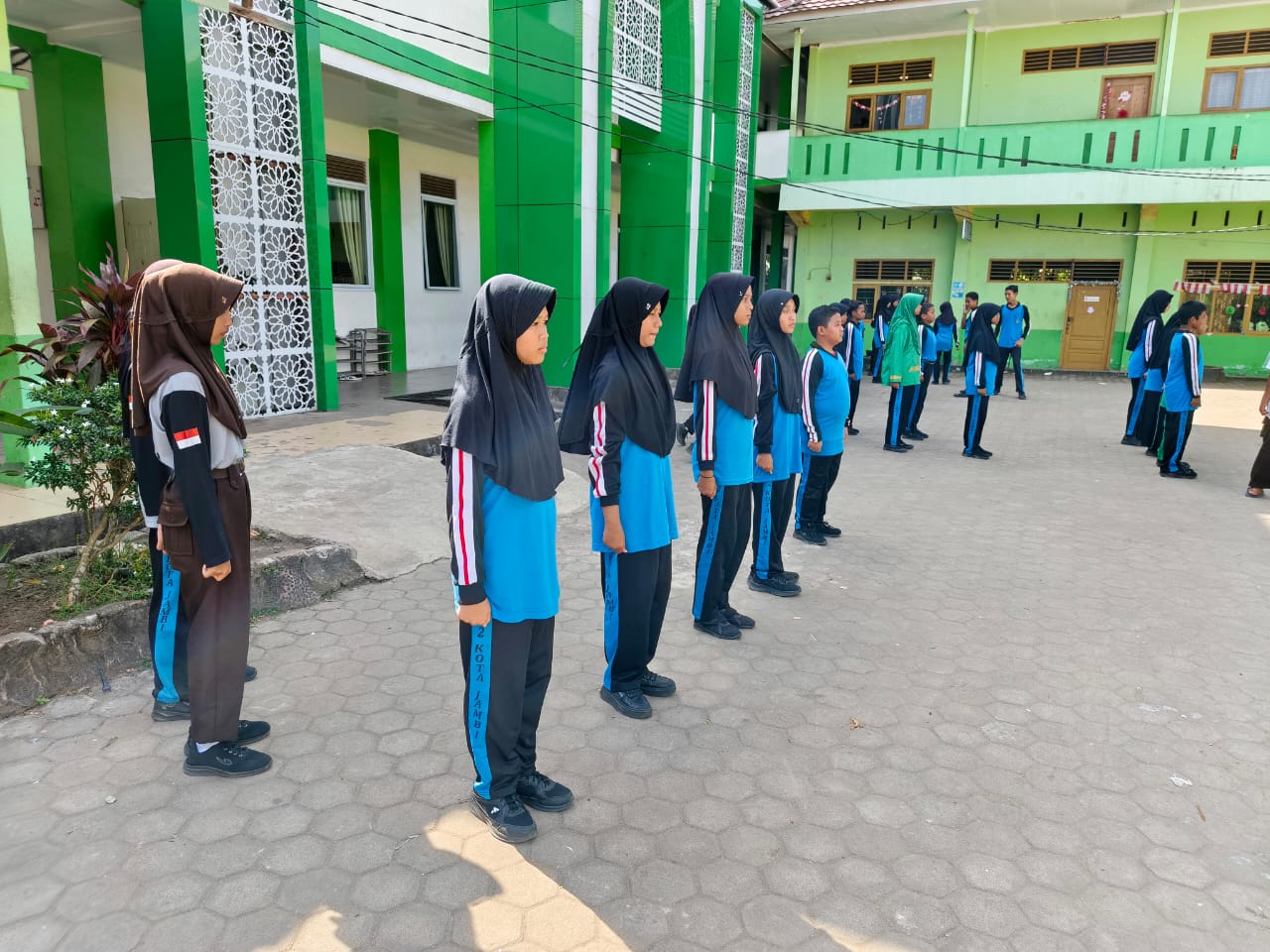 Ekskul Pramuka MTsN 2 Kota Jambi Konsisten Latihan LBB untuk Penguatan Kedisiplinan