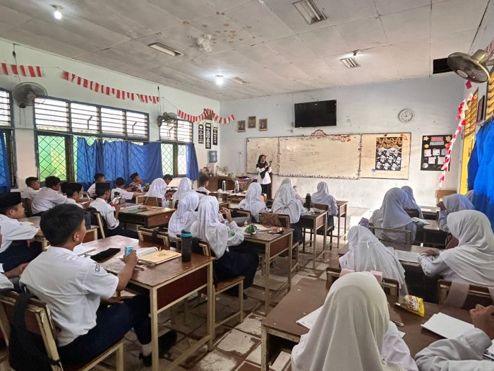 Belajar Gizi Lewat Jajanan: IPA 8I Jadi Lebih Dekat dengan Dunia Nyata Belajar Gizi Lewat Jajanan: IPA 8I Jadi Lebih Dekat dengan Dunia Nyata