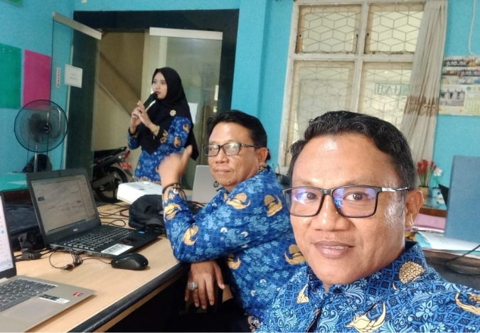 Tendik MTsN 2 Kota Jambi Belajar dengan Srikandi dalam Pengelolaan Arsip Modern