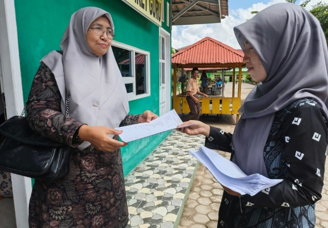 Mahasiswi PLP Menjadi Bagian dari Madrasah di bidang Administrasi