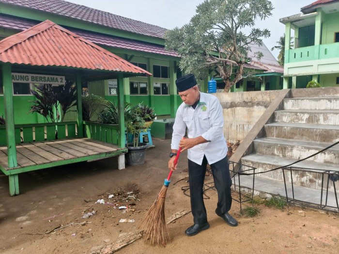 Komitmen MTsN 2 Kota Jambi Menjaga Kebersihan Madrasah