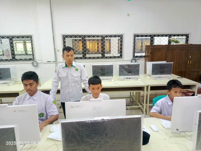 Simulasi OMI 2025: Tim Olimpiade MTsN 2 Kota Jambi Mantapkan Strategi