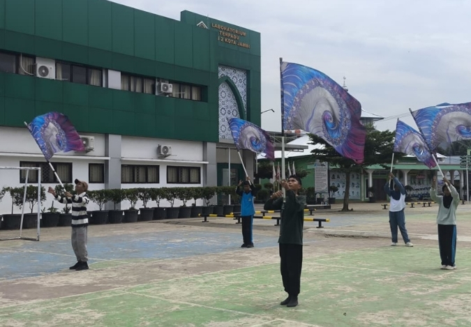 Libur Bukan Alasan, Drum Band MTsN 2 Kota Jambi Tetap Semangat Latihan
