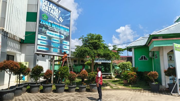 Penegasan Zona Integritas Lewat Baliho di MTsN 2 Kota Jambi