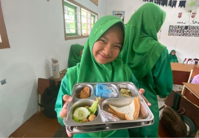 Momen Santap Sehat Bersama di Kelas 7B, 7D, 9I, dan 9G
