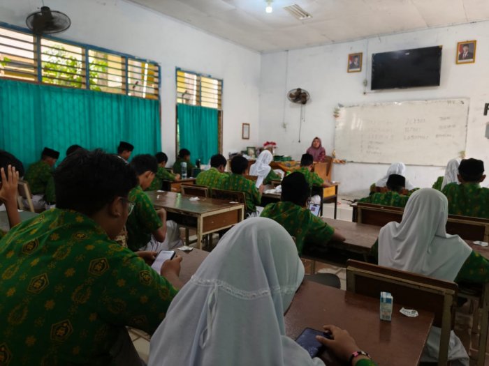 ASAS MTsN 2 Kota Jambi Berakhir Lancar Meski Diguyur Gerimis ASAS MTsN 2 Kota Jambi Berakhir Lancar Meski Diguyur Gerimis