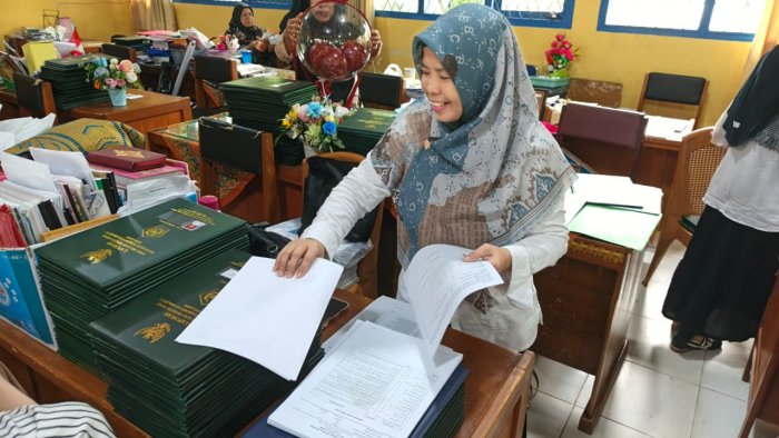 Persiapan Wali Kelas: Rapor Segera Dibagikan di MTsN 2 Kota Jambi