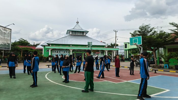 Drum Band MTsN 2 Kota Jambi Siapkan Display Spesial Sambut Hari Guru Drum Band MTsN 2 Kota Jambi Siapkan Display Spesial Sambut Hari Guru