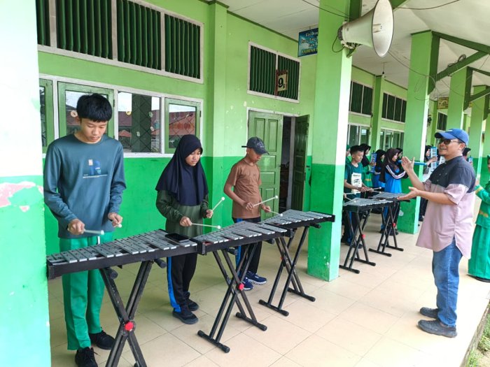 Latihan Drumband MTsN 2 Kota Jambi Angkat Lagu Daerah