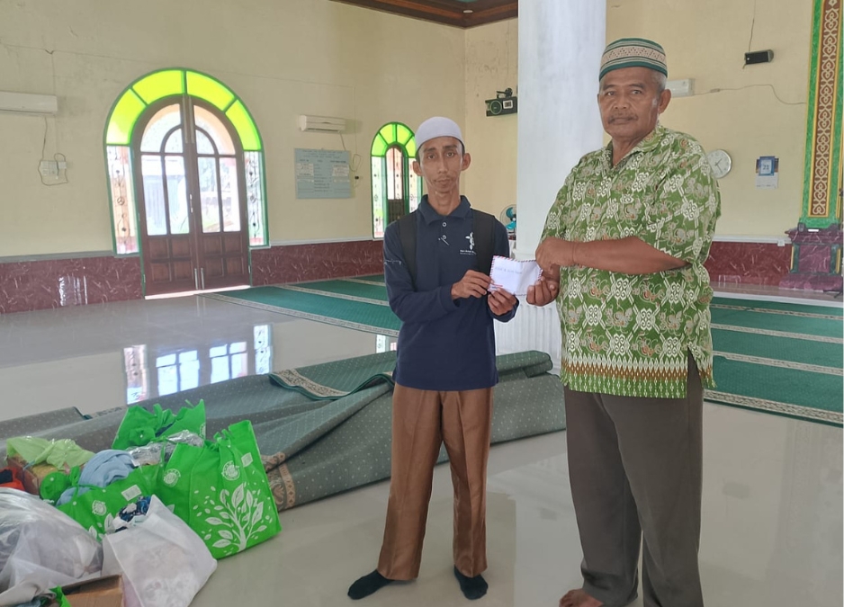 Dari Madrasah untuk Sungai Dualap: Bantuan Tiba di Tengah Duka