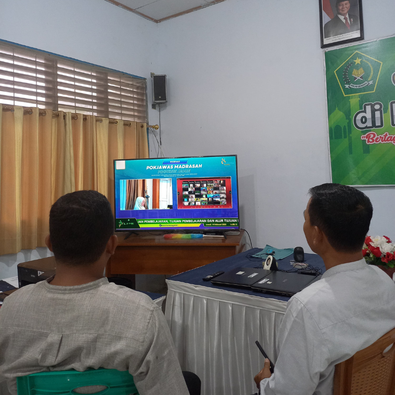 Partisipasi Guru MTsN 2 Kota Jambi dalam Webinar Penguatan Pembelajaran Madrasah