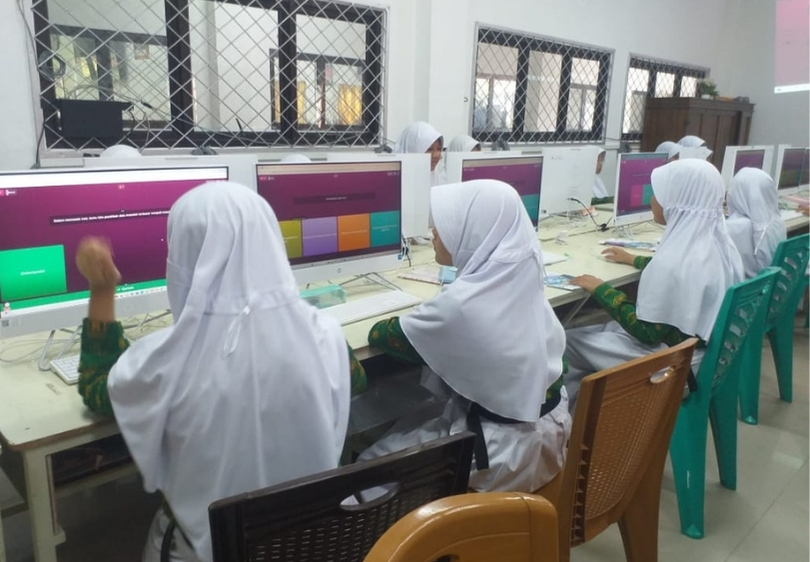 Kelas 7E MTsN 2 Kota Jambi Laksanakan Asesmen Kognitif Informatika Interaktif