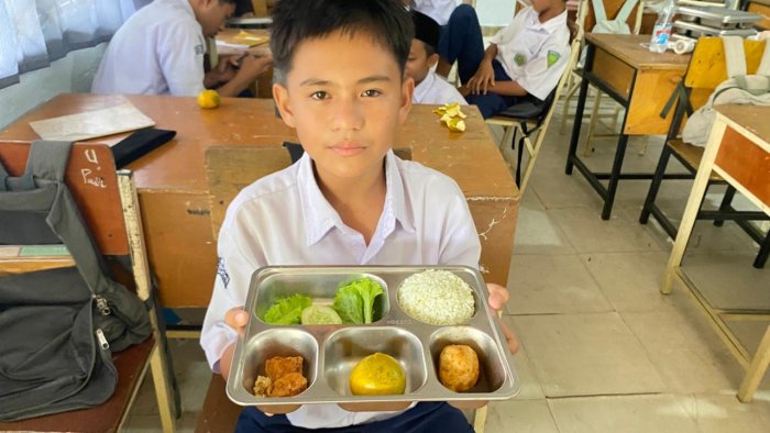 MBG di Tengah Hari, Cerita di Tengah Kelas