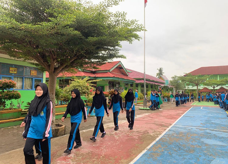 Langkah Sehat, Jiwa Kuat: Jalan Santai Penuh Semangat