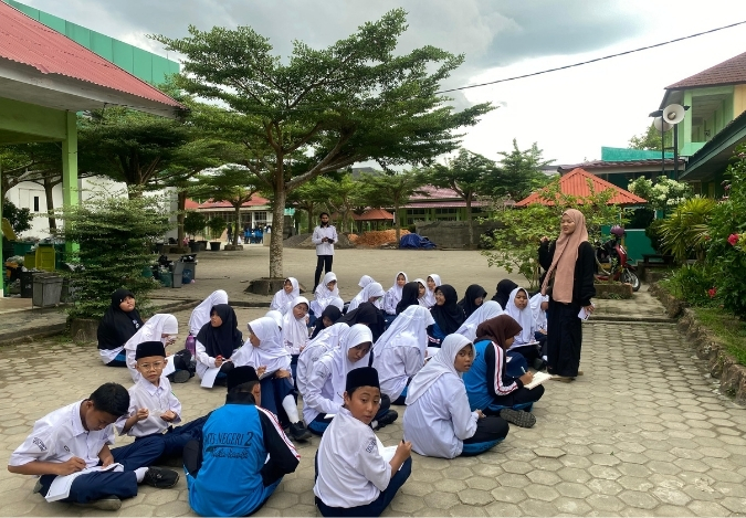 PMR MTsN 2 Kota Jambi Gelar Latihan Rutin dengan Materi Berbeda untuk Kelas 7 dan 8 PMR MTsN 2 Kota Jambi Gelar Latihan Rutin dengan Materi Berbeda untuk Kelas 7 dan 8