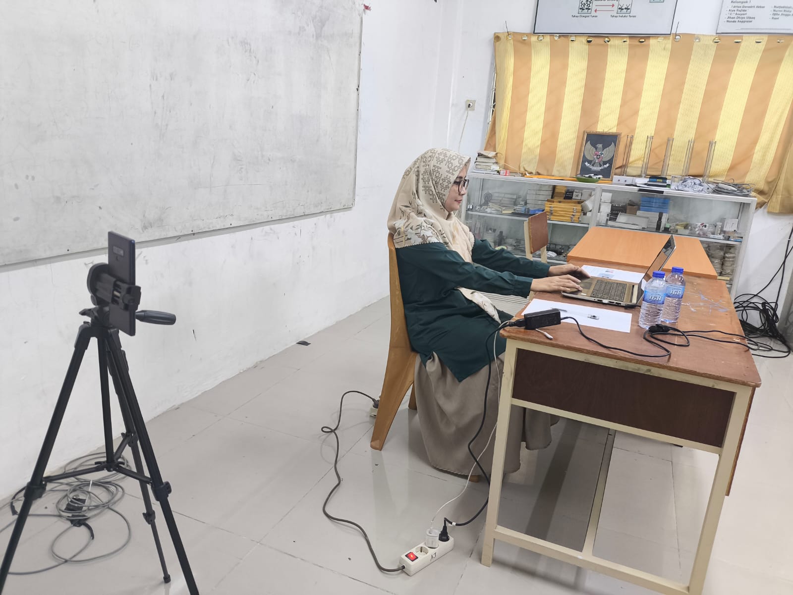 Ibu Suryani Hasibuan, S.Pd., Guru IPA MTsN 2 Kota Jambi Ikuti Uji Pengetahuan PPG Sesi 1 Hari Ini