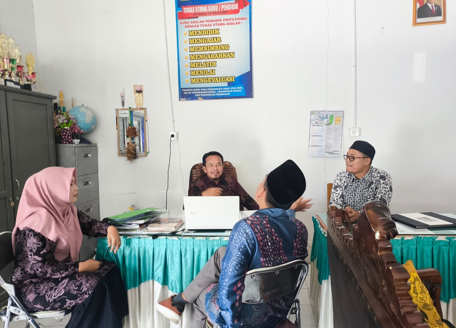 Mengasah Komunikasi, Menyiapkan Generasi