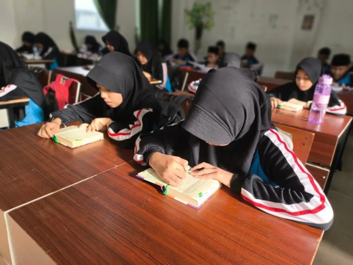 Membiasakan Membaca Al-Qur`an, Menanamkan Karakter Qur`ani Sejak Dini