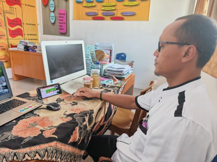 Guru MTsN 2 Kota Jambi Ikuti Webinar untuk Tingkatkan Kompetensi Guru BK Profesional Guru MTsN 2 Kota Jambi Ikuti Webinar untuk Tingkatkan Kompetensi Guru BK Profesional
