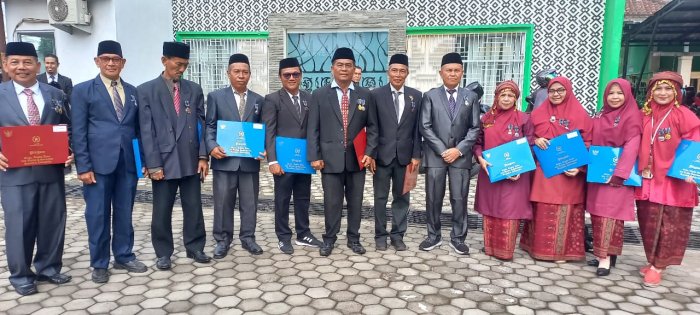 Guru dan Tendik MTsN 2 Kota Jambi Terima Satyalancana Karya Satya Guru dan Tendik MTsN 2 Kota Jambi Terima Satyalancana Karya Satya