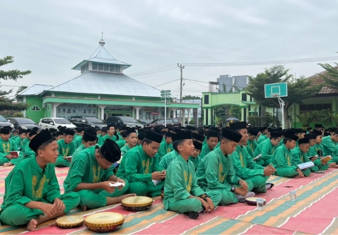 Pagi yang Khidmat di MTsN 2 Kota Jambi: Shalawat, Yasinan, dan Doa
