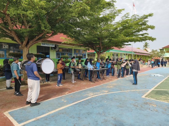 Ekskul Drum Band MTsN 2 Kota Jambi Perkaya Repertoar Lewat Lagu Nasional dan Daerah