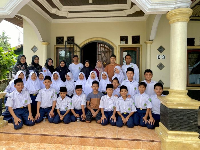 Madrasah Peduli: MTsN 2 Kota Jambi Bantu Siswa Korban Kebakaran