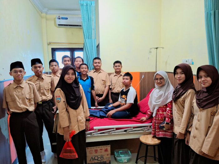 Kompak dan Peduli: Kelas 8K Tunjukkan Empati Kompak dan Peduli: Kelas 8K Tunjukkan Empati