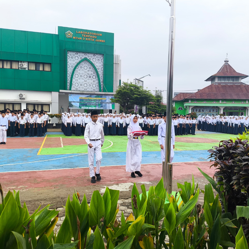 Menanamkan Kedisiplinan dan Semangat Ramadhan di Upacara Rutin Hari Senin Menanamkan Kedisiplinan dan Semangat Ramadhan di Upacara Rutin Hari Senin