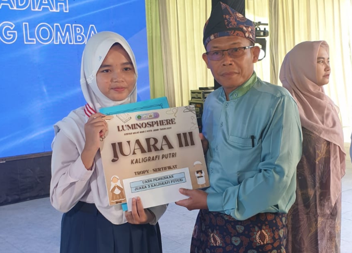 Aila Vaneza Tulis Prestasi Indah di Lomba Kaligrafi Luminosphere