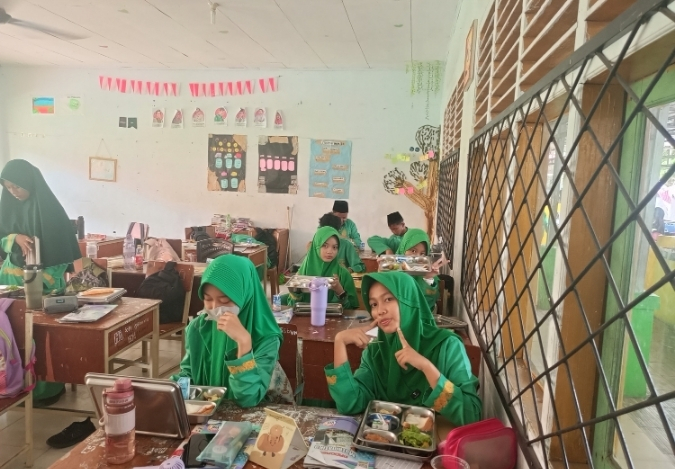 Suasana Hangat MBG Sepekan di Kelas 7A, 8E, 9B, dan 9J
