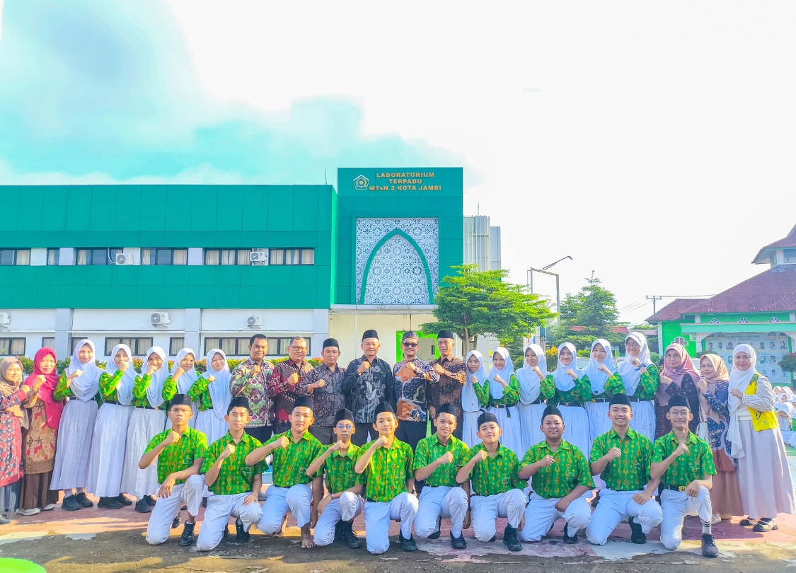 Dari MTsN 2 Kota Jambi ke MAN IC dan SMA Titian Teras: Terbingkai dalam Foto