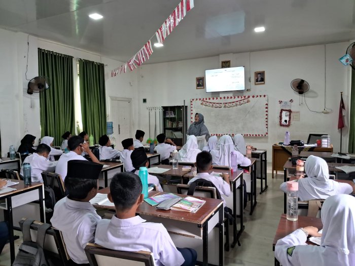 Bahasa Arab 7F: Belajar Jumlah Ismiyyah dan Fi'liyyah Lewat Layar, Bukan Sekadar Hafalan