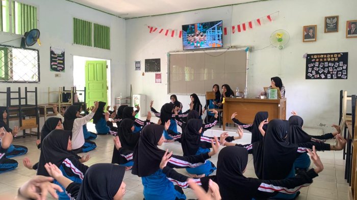 Ekskul Tari MTsN 2 Kota Jambi Latihan Bagian Akhir Sekapur Sirih dan Joget Batanghari Ekskul Tari MTsN 2 Kota Jambi Latihan Bagian Akhir Sekapur Sirih dan Joget Batanghari