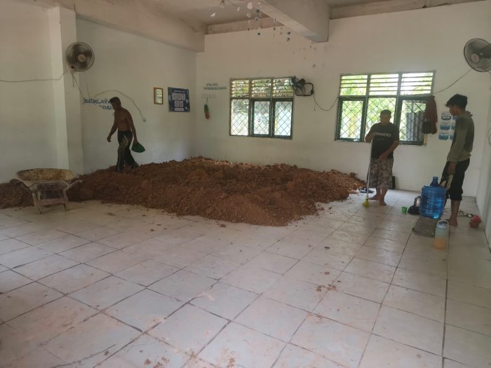 Cegah Genangan Air, Tiga Ruang Kelas MTsN 2 Kota Jambi Direnovasi