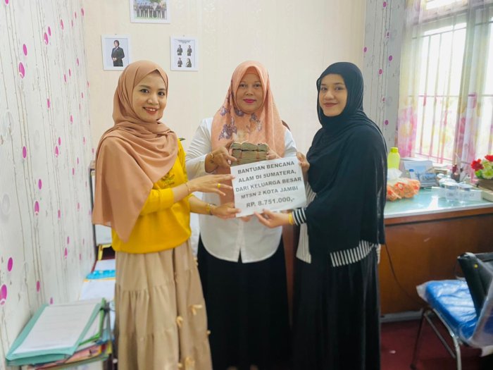 MTsN 2 Kota Jambi Wujudkan Empati, Serahkan Bantuan ke Kemenag Kota Jambi