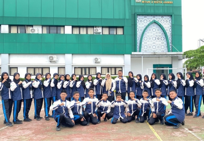 OSIM MTsN 2 Kota Jambi Tampil Beda: Seragam Baru untuk Semangat Baru OSIM MTsN 2 Kota Jambi Tampil Beda: Seragam Baru untuk Semangat Baru