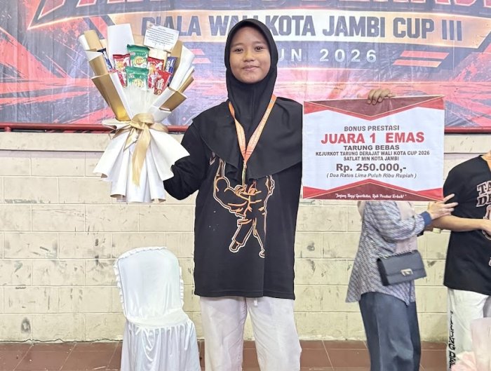 Airin Febriani Tampil Tangguh, Raih Emas Tarung Bebas Putri Wali Kota Cup III Airin Febriani Tampil Tangguh, Raih Emas Tarung Bebas Putri Wali Kota Cup III