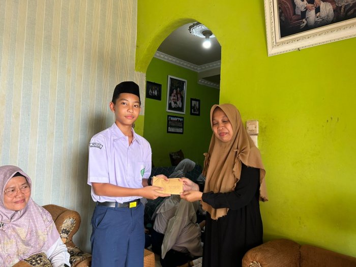 MTsN 2 Kota Jambi Tumbuhkan Nilai Empati Lewat Takziah