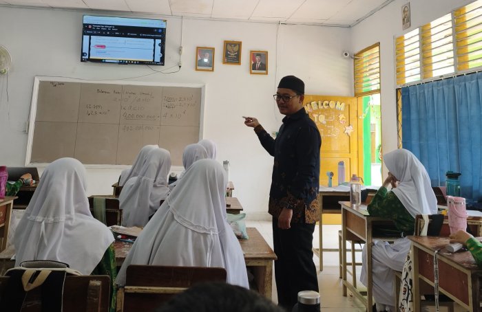 Manfaatkan Smart TV, Pembelajaran Matematika MTsN 2 Kota Jambi Terapkan KBC