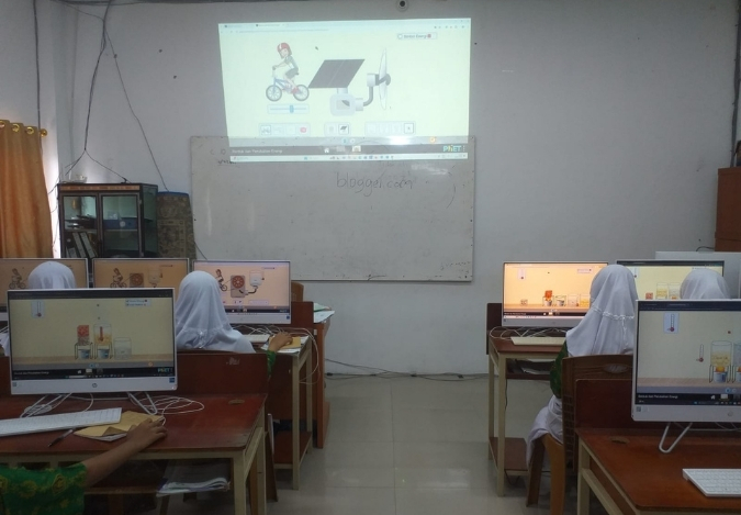 Kelas 8F Uji Coba Laboratorium Maya di Pelajaran Informatika