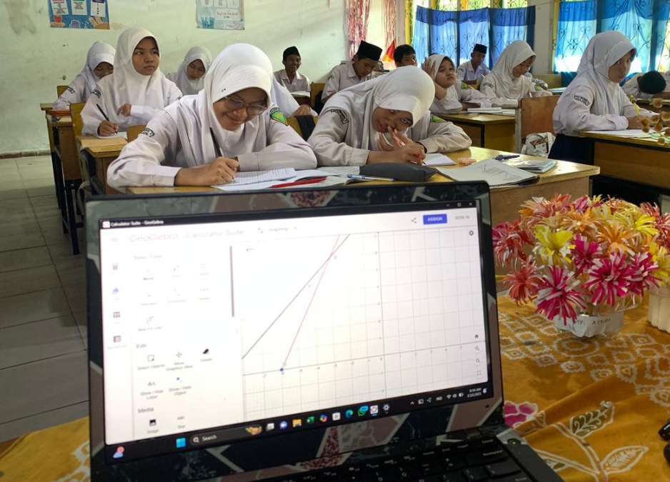 Transformasi Pembelajaran Matematika dengan Teknologi di MTsN 2 Kota Jambi