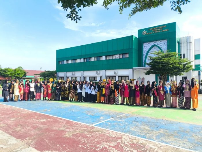 Merawat Budaya Lokal di Era Globalisasi: Peran Siswa MTsN 2 Kota Jambi