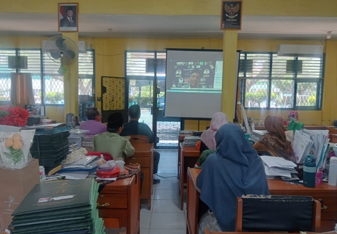 Guru MTsN 2 Jambi Ikuti Webinar Pengembangan Alat Peraga