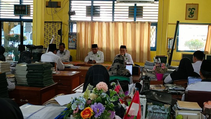 Kepala Kemenag Kota Jambi Lakukan Pembinaan Guru MTsN 2 Kota Jambi