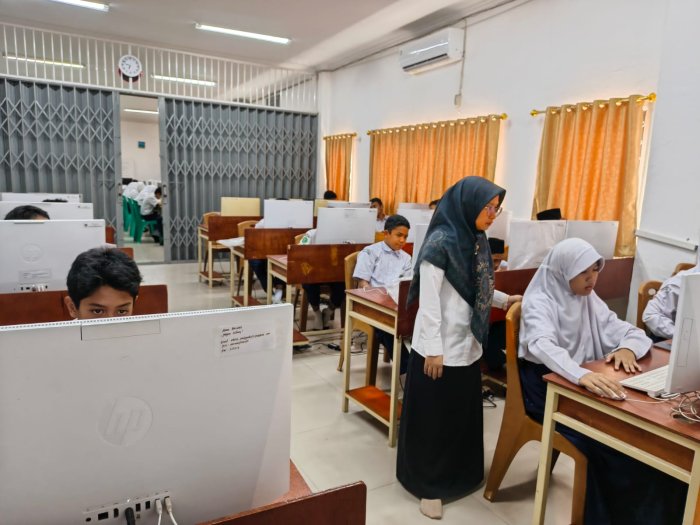 Tetap Sukses Walaupun Ada Kendala Jaringan, Panitia ASAS MTsN 2 Kota Jambi Sigap Bertindak Tetap Sukses Walaupun Ada Kendala Jaringan, Panitia ASAS MTsN 2 Kota Jambi Sigap Bertindak