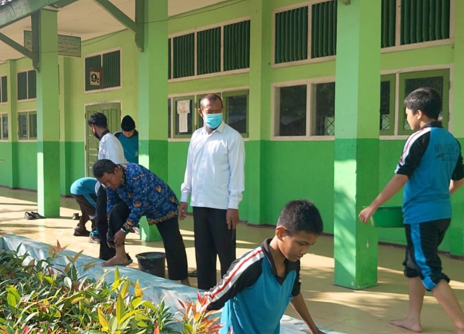 Panen Lele di MTsN 2 Kota Jambi, Hasil Optimalisasi Lahan Madrasah