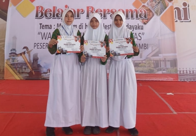 Museum di Hatiku: Tiga Siswi MTsN 2 Kota Jambi Ikuti Belajar Bersama