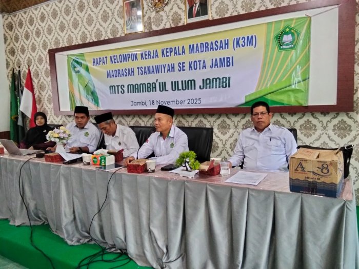 K3M MTs Kota Jambi Bahas Strategi Pendidikan di MTs Mambaul Ulum K3M MTs Kota Jambi Bahas Strategi Pendidikan di MTs Mambaul Ulum